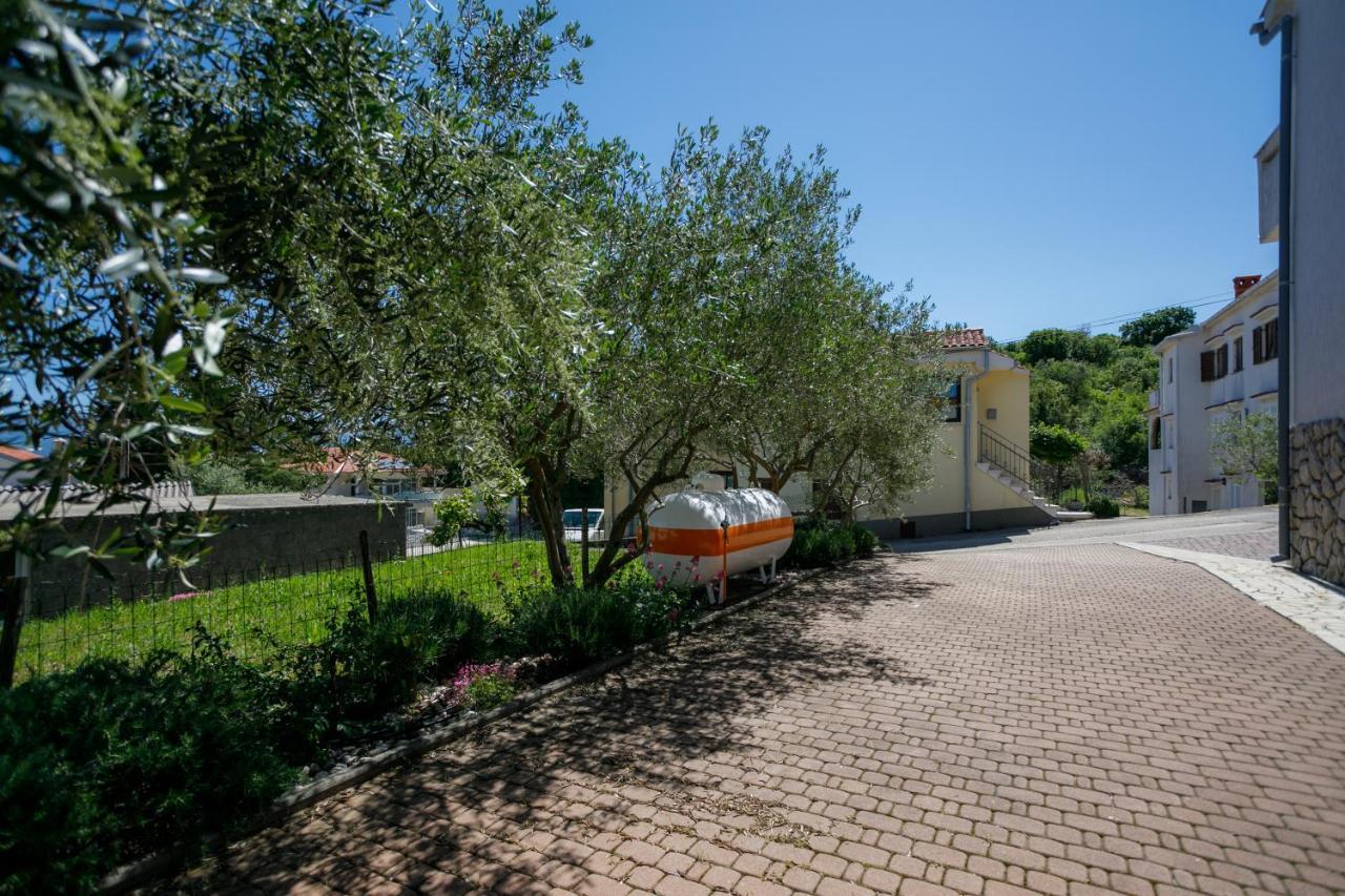 Apartments Jagoda Vrbnik Exterior photo